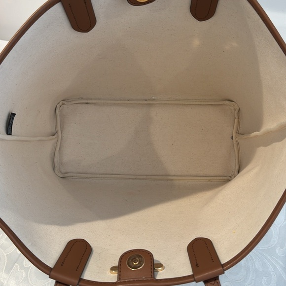 EUC Michael Kors Eliza Empire Logo Large Tote - Picture 8 of 13